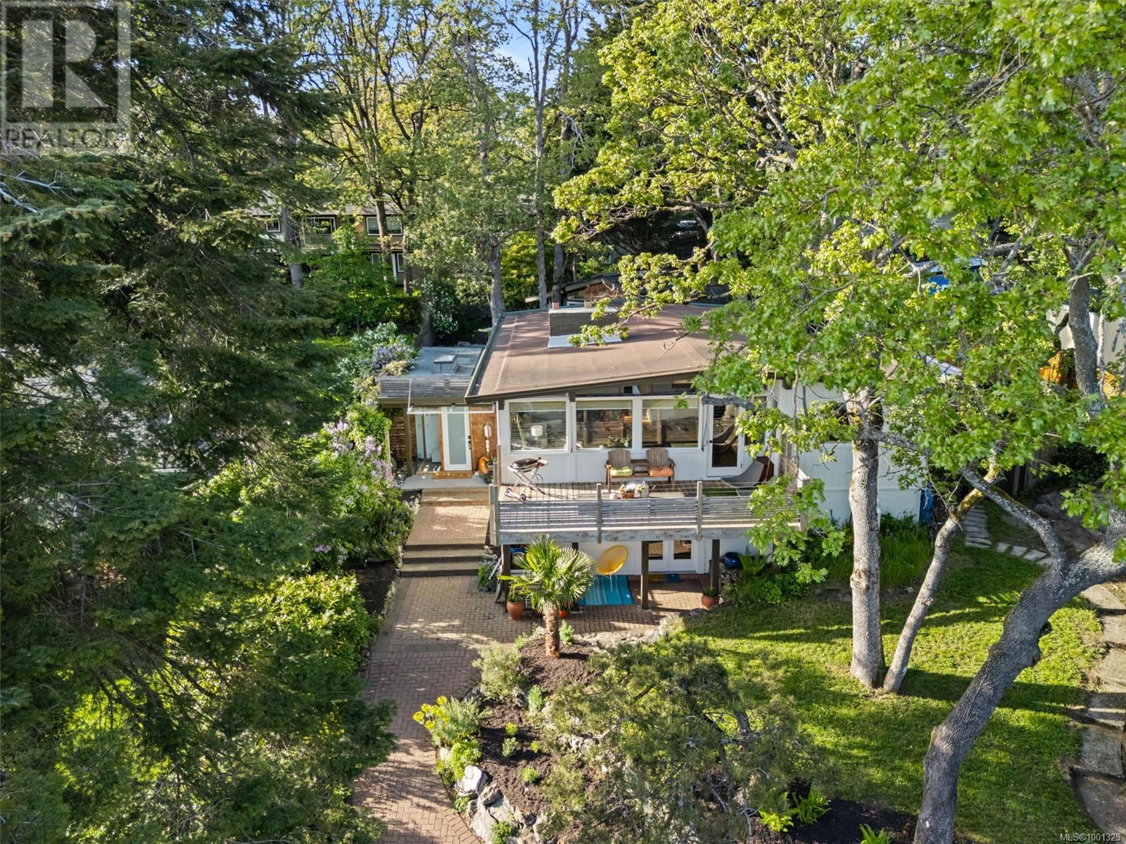 996 Greenridge Cres