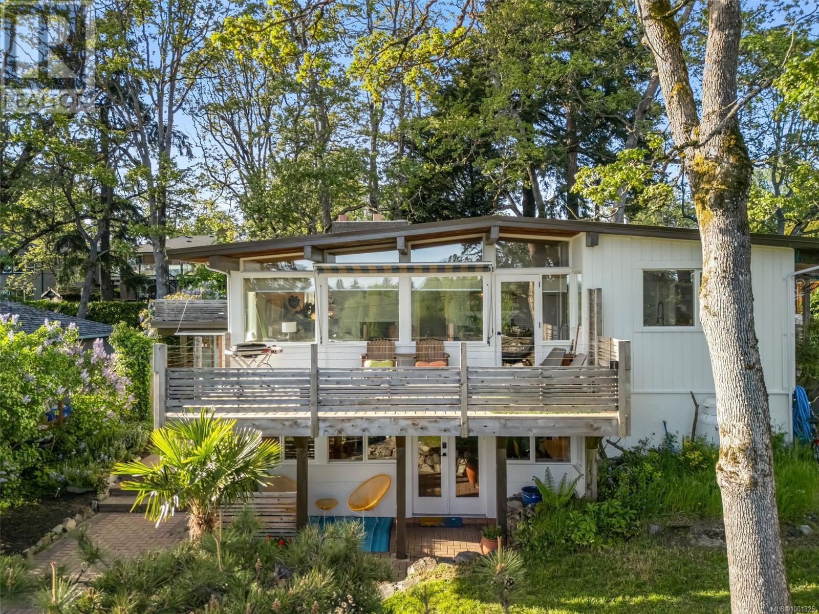 996 Greenridge Cres