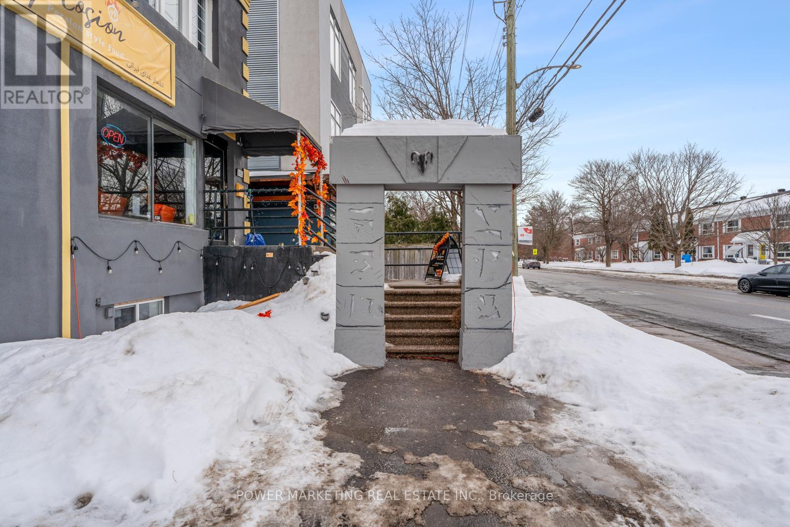 293 ST LAURENT BOULEVARD