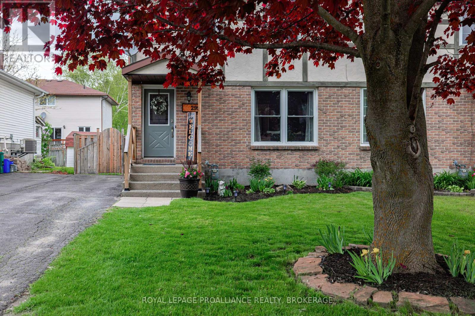 299 KINGSDALE AVENUE