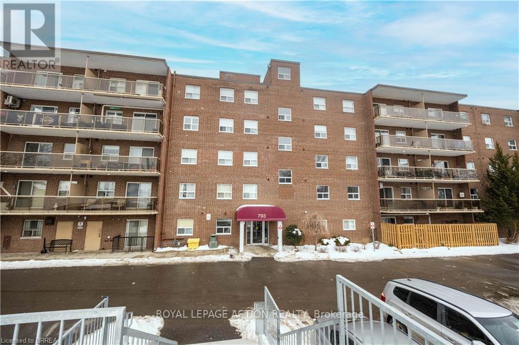 Photo 1 of 13 — 304 - 793 COLBORNE STREET Unit 304, Brantford, ON N3S7J3