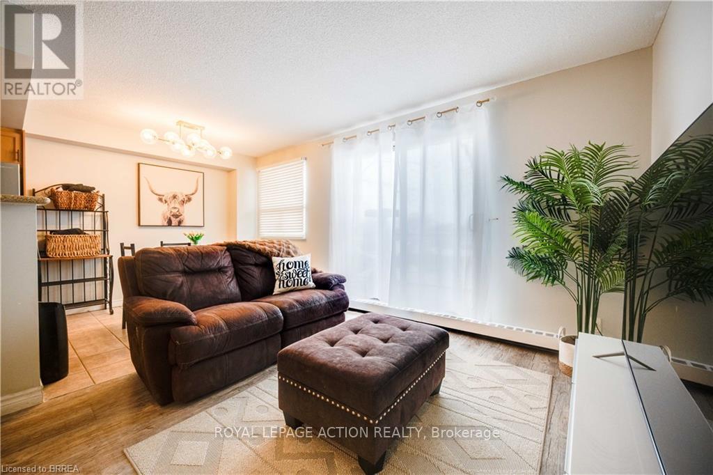 304 - 793 COLBORNE STREET