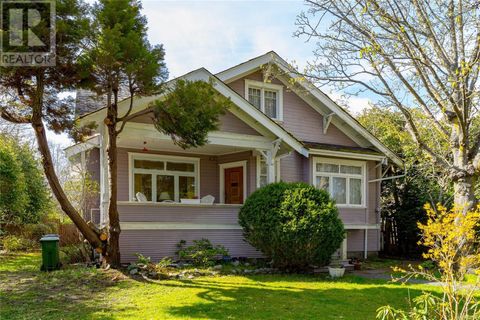1070 St. David St Oak Bay BC V8S4Y8
