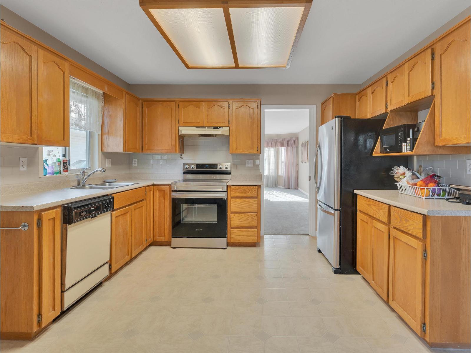 32337 NAKUSP DRIVE