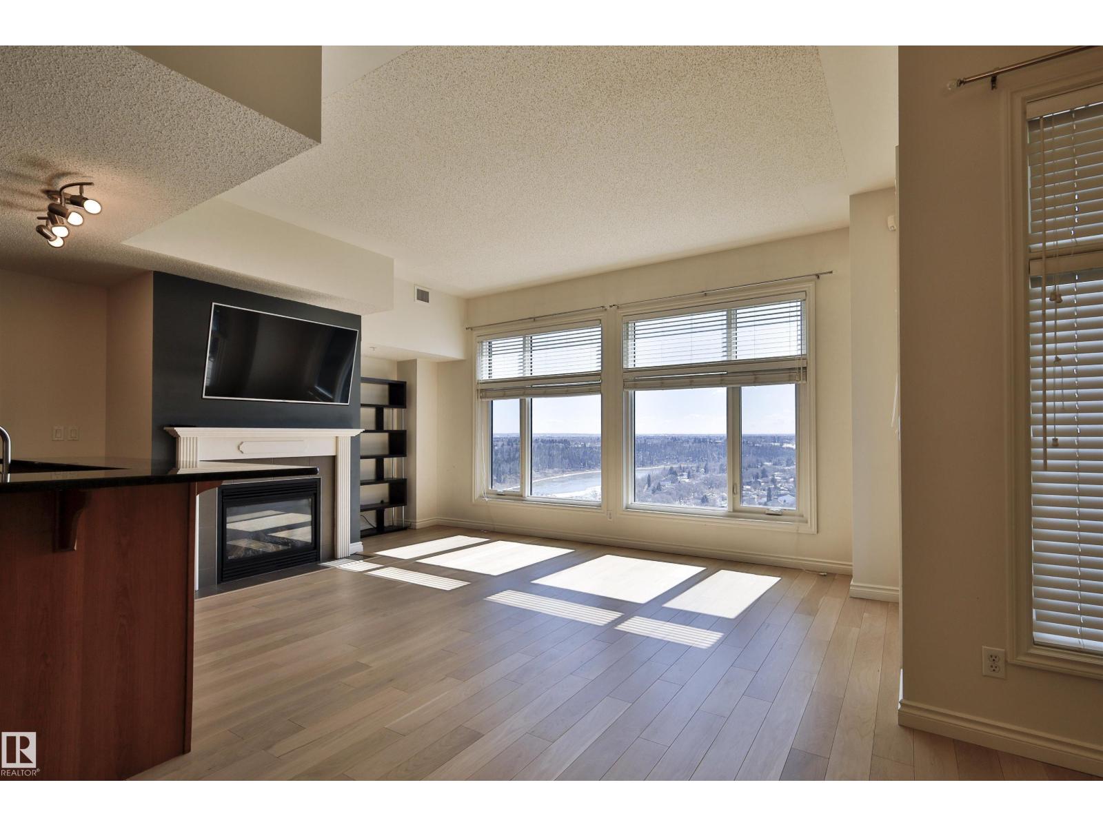 #906 9020 JASPER AV NW