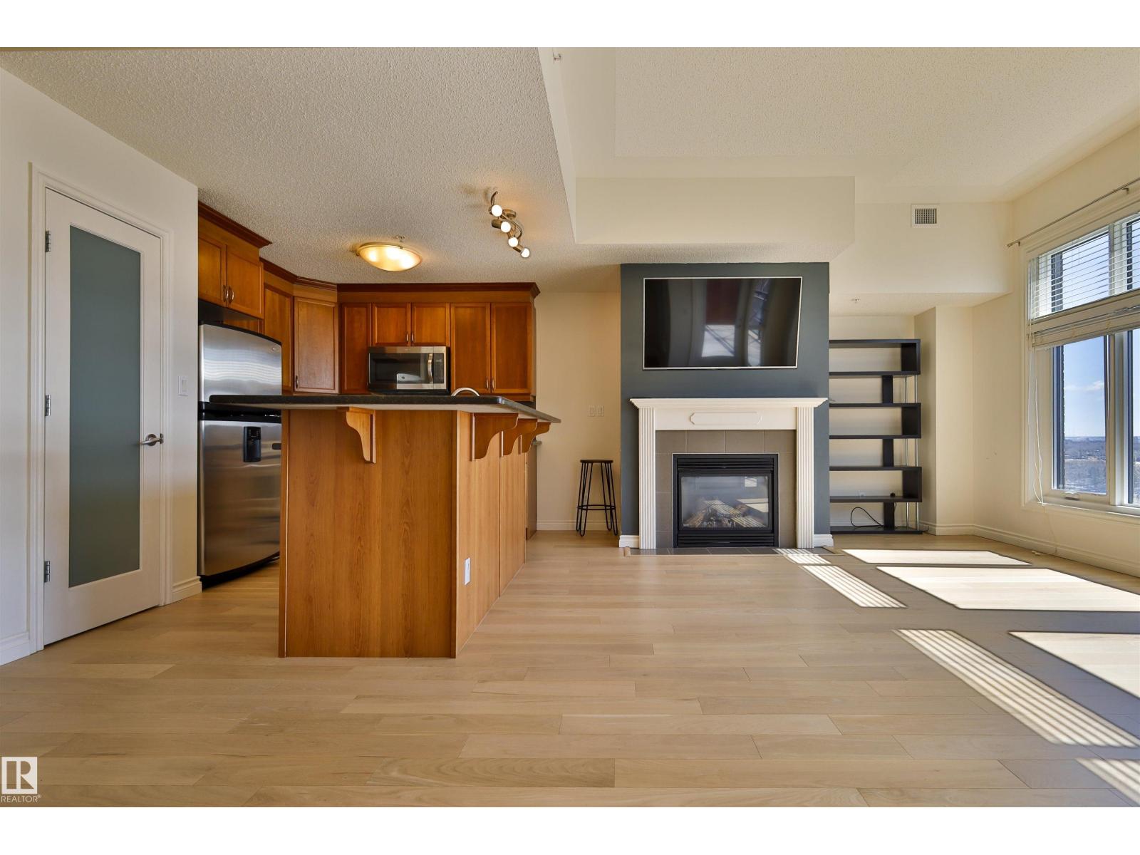 #906 9020 JASPER AV NW
