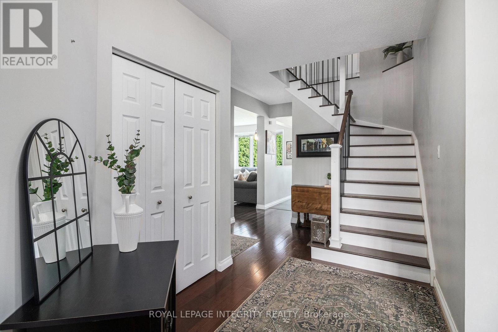 859 COMO CRESCENT