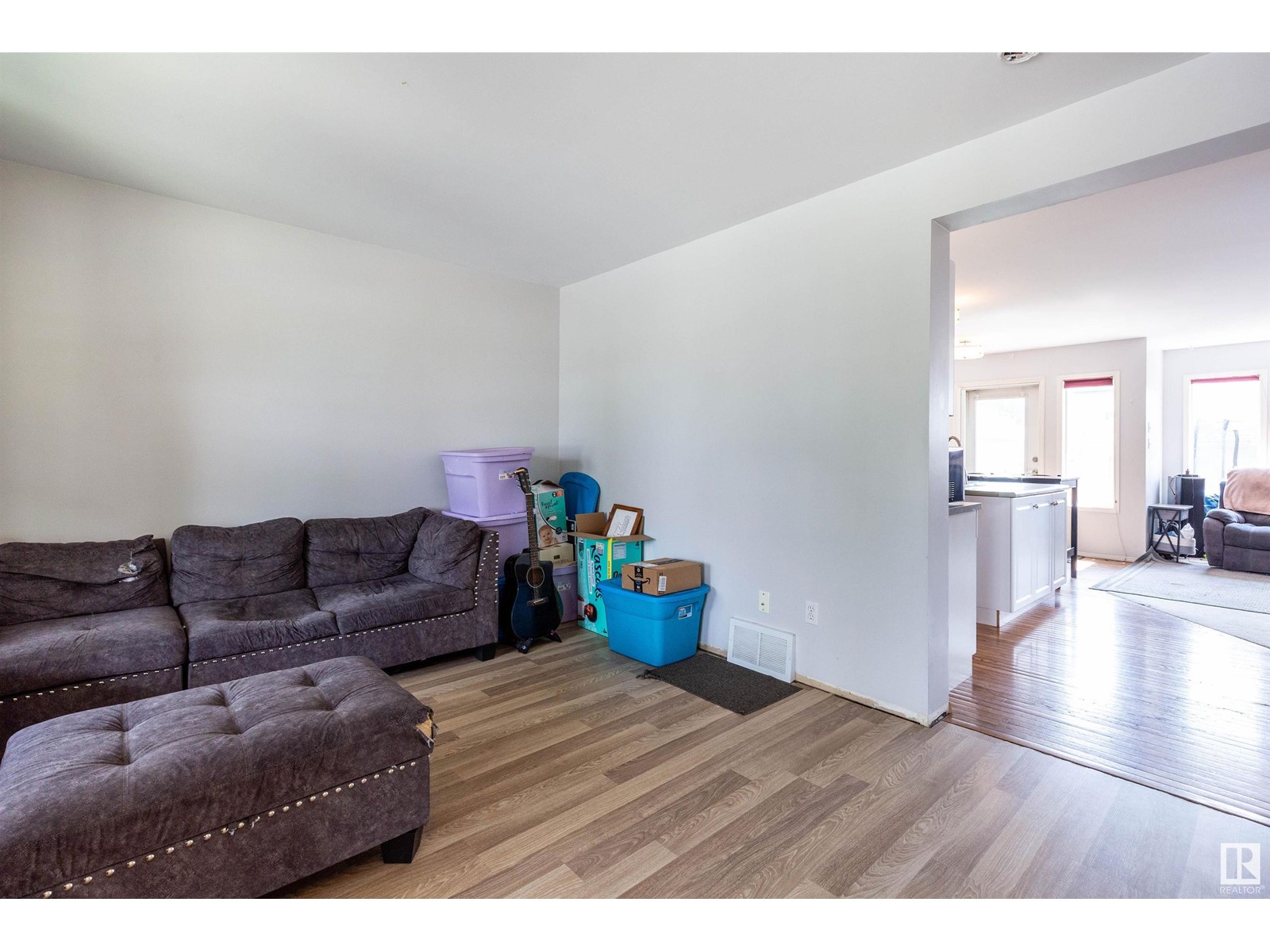 664 GLENWRIGHT CR NW