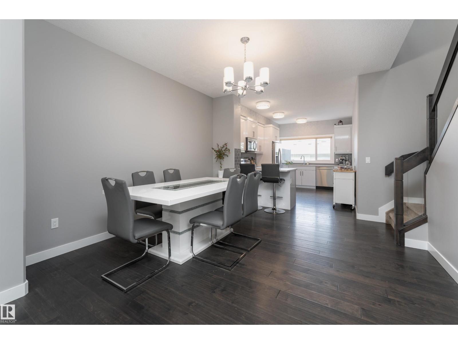 8954 81 AV NW