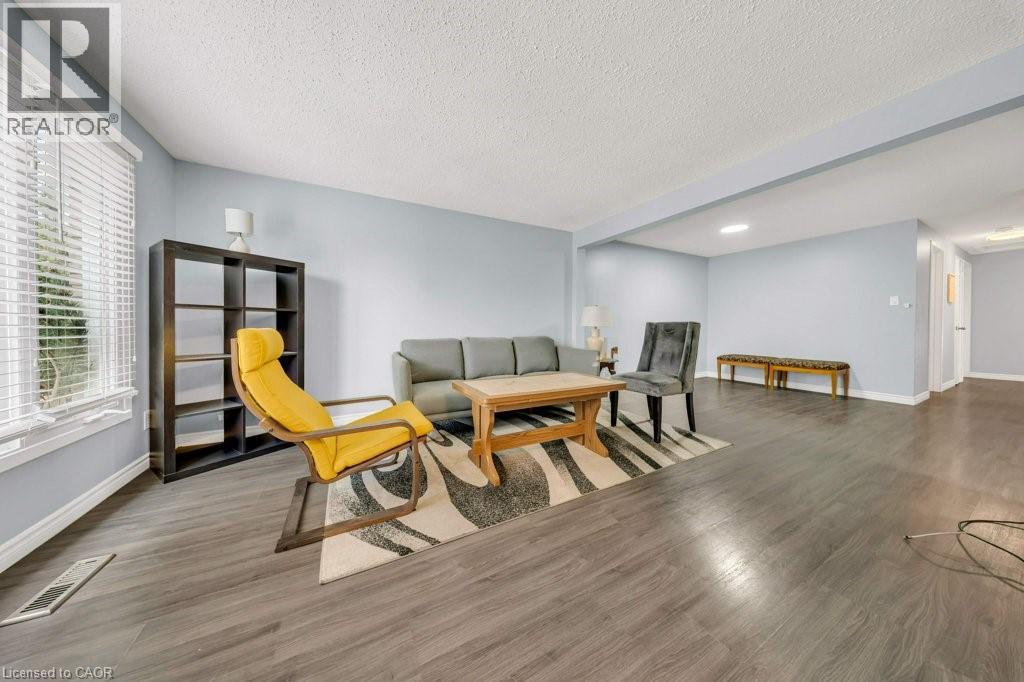 959 LANGS Circle