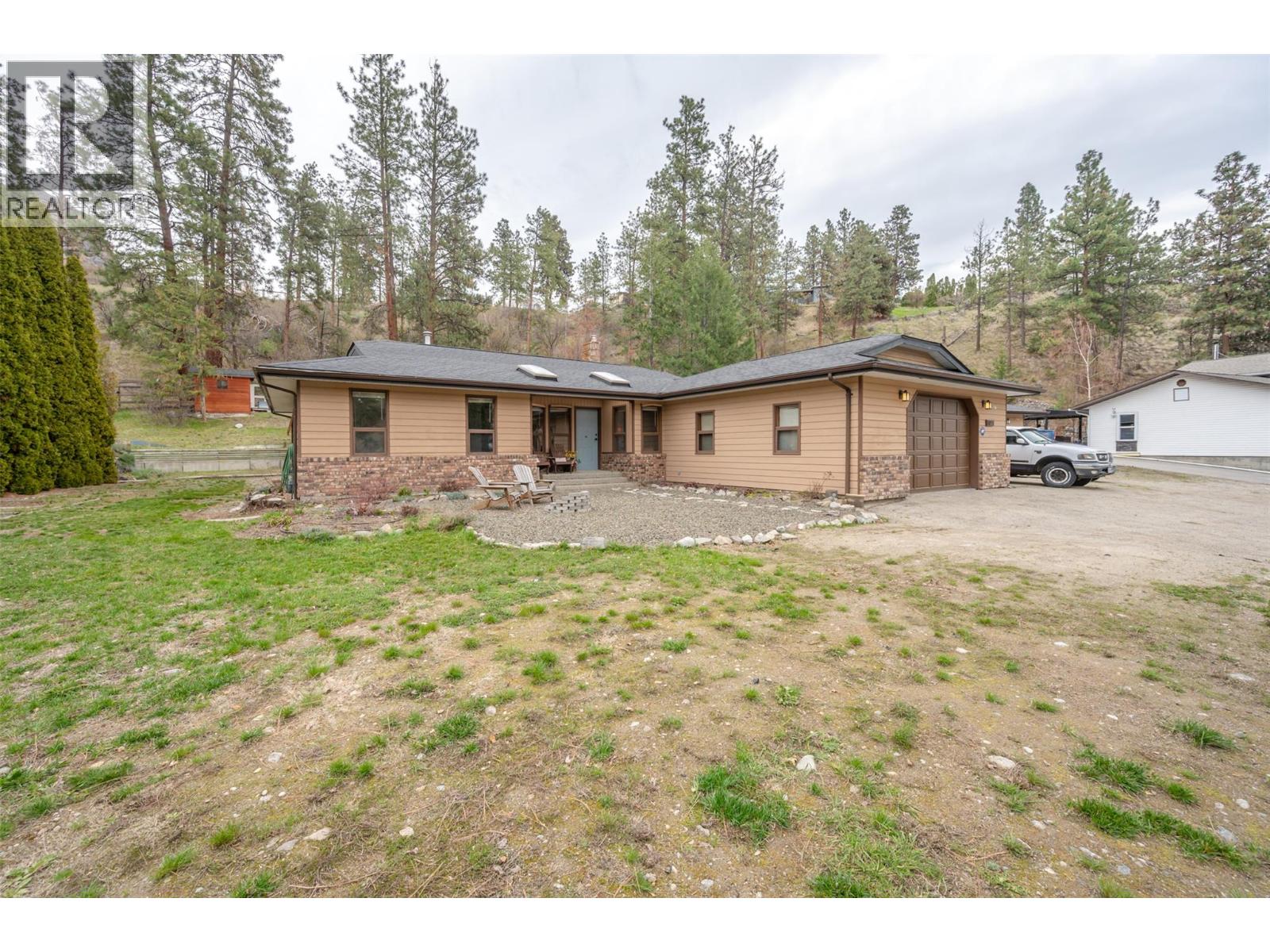 8015 Victoria Road S