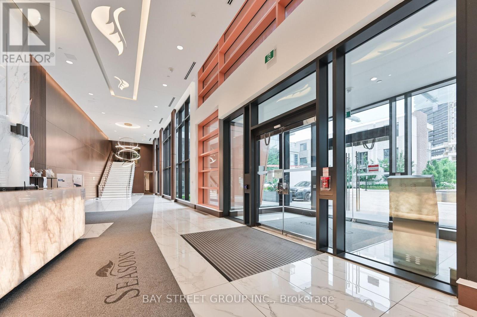 PH3808 - 85 MCMAHON DRIVE