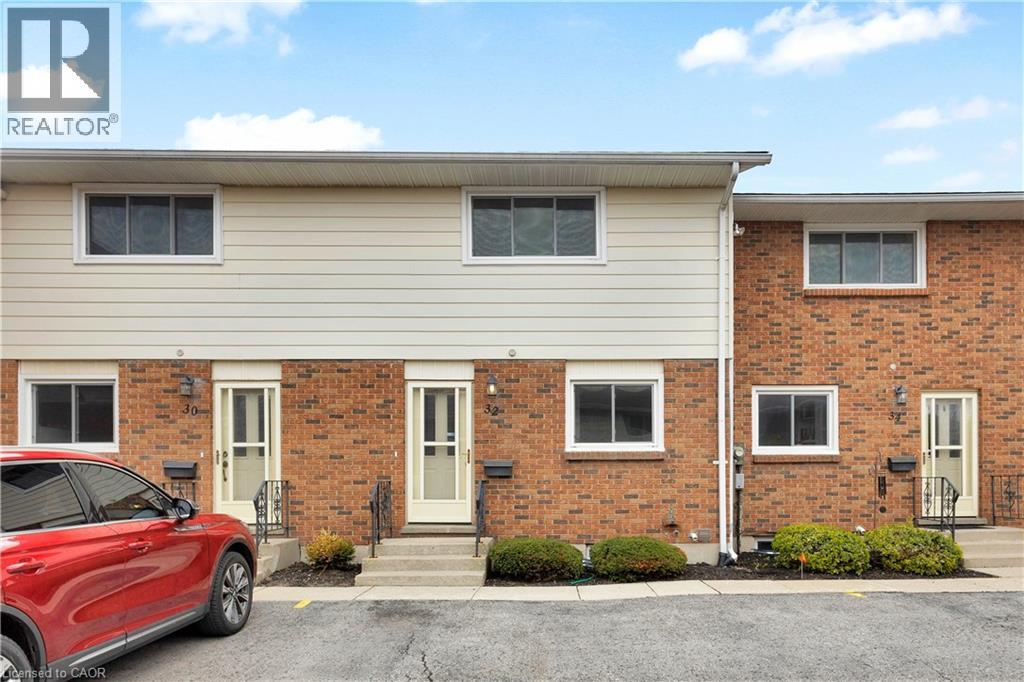 Photo 1 of 40 — 32 MONTCLAIR Crescent, Simcoe, ON N3Y4R9