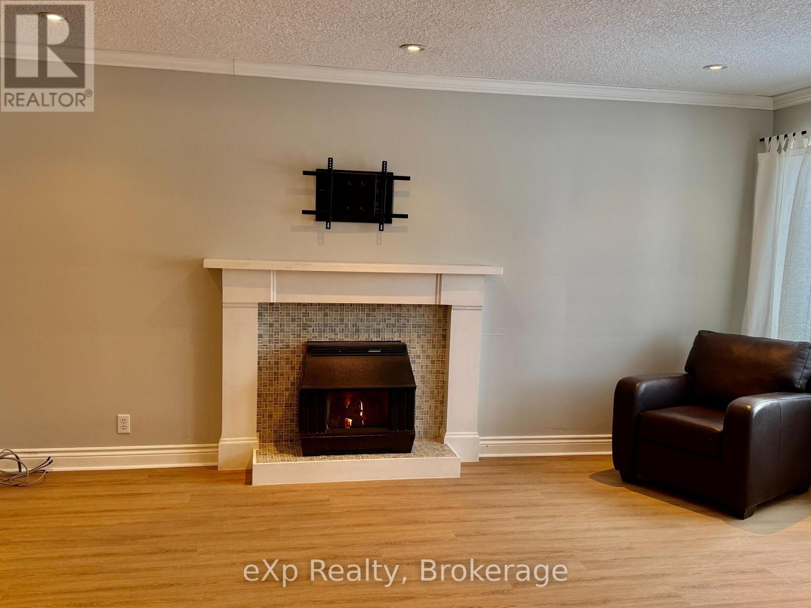 120 COLBORNE STREET S