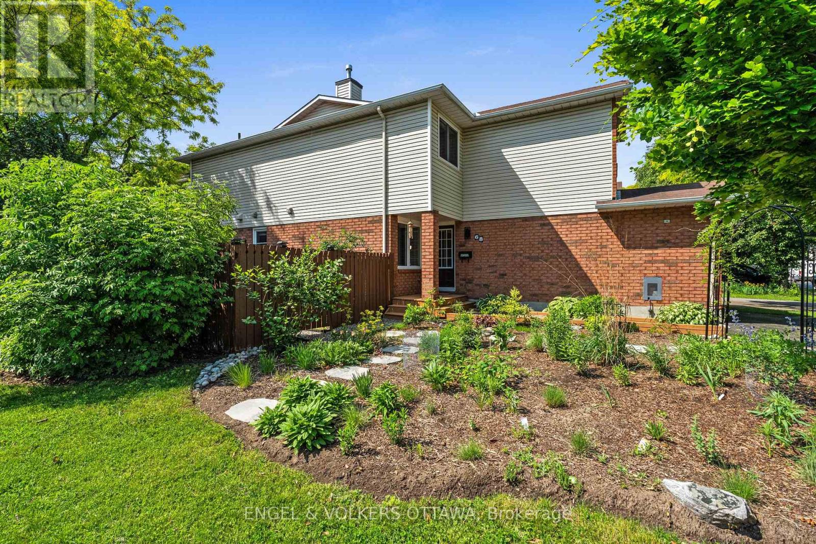 68 THORNBURY CRESCENT