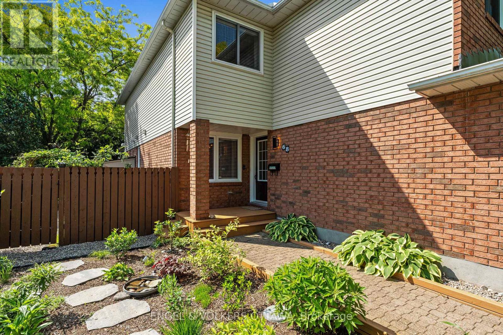 68 THORNBURY CRESCENT
