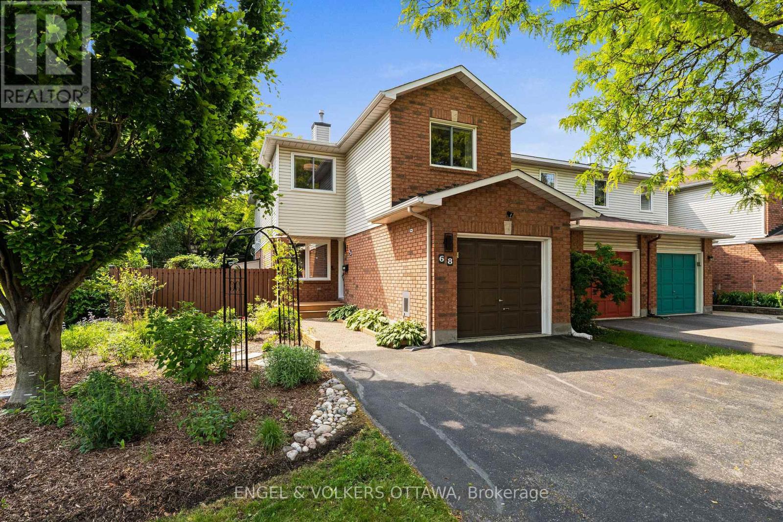 68 THORNBURY CRESCENT