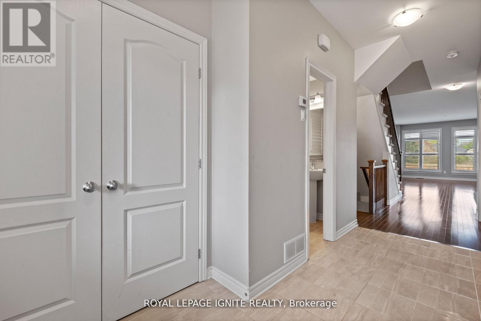 866 RIVERVIEW WAY