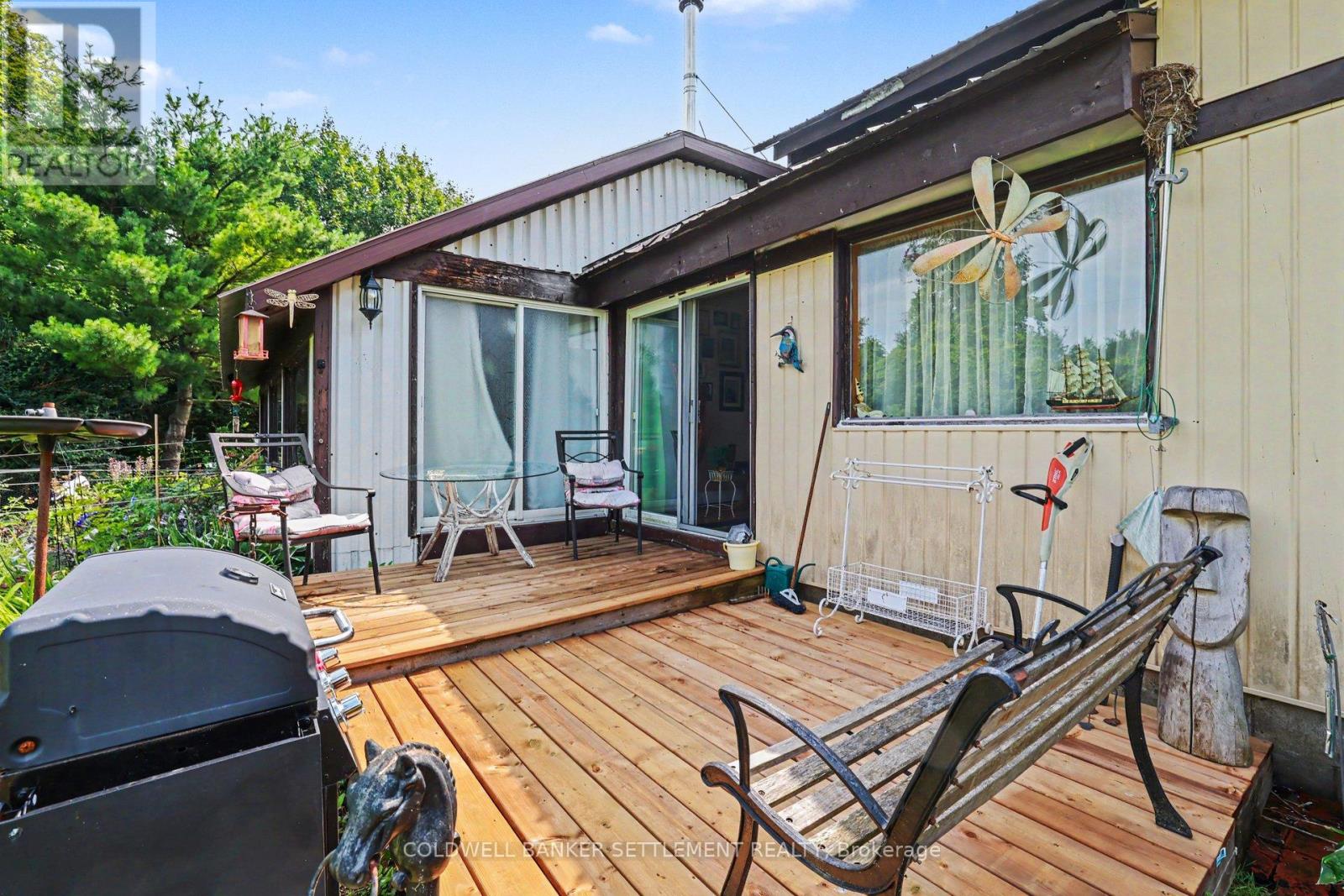 1092 RIDEAU FERRY ROAD
