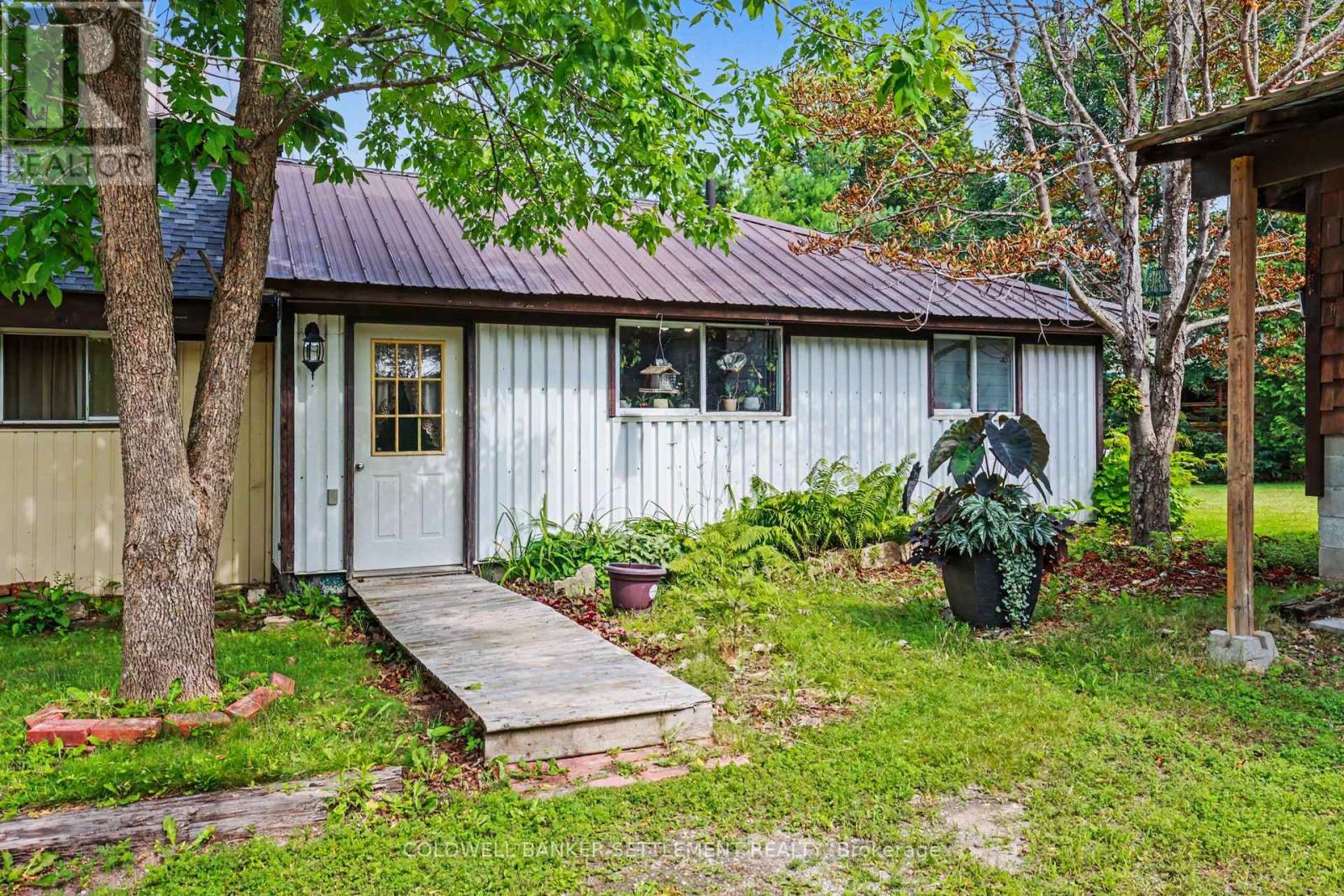 1092 RIDEAU FERRY ROAD
