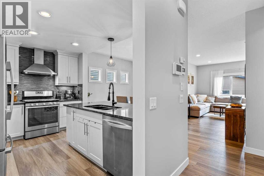 86 Copperpond Heights SE