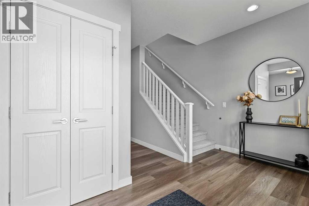 86 Copperpond Heights SE