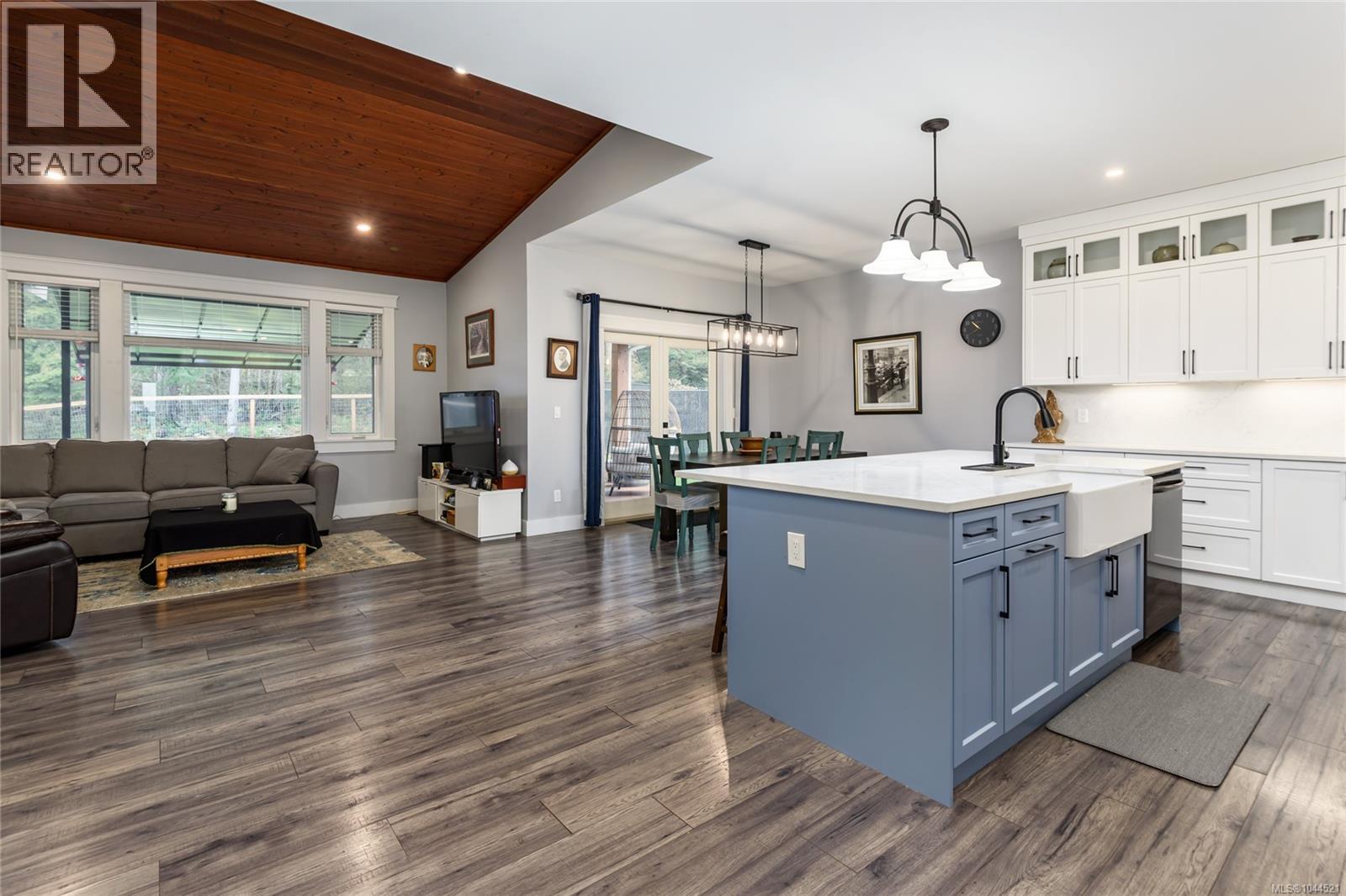 2129 Blue Jay Pl