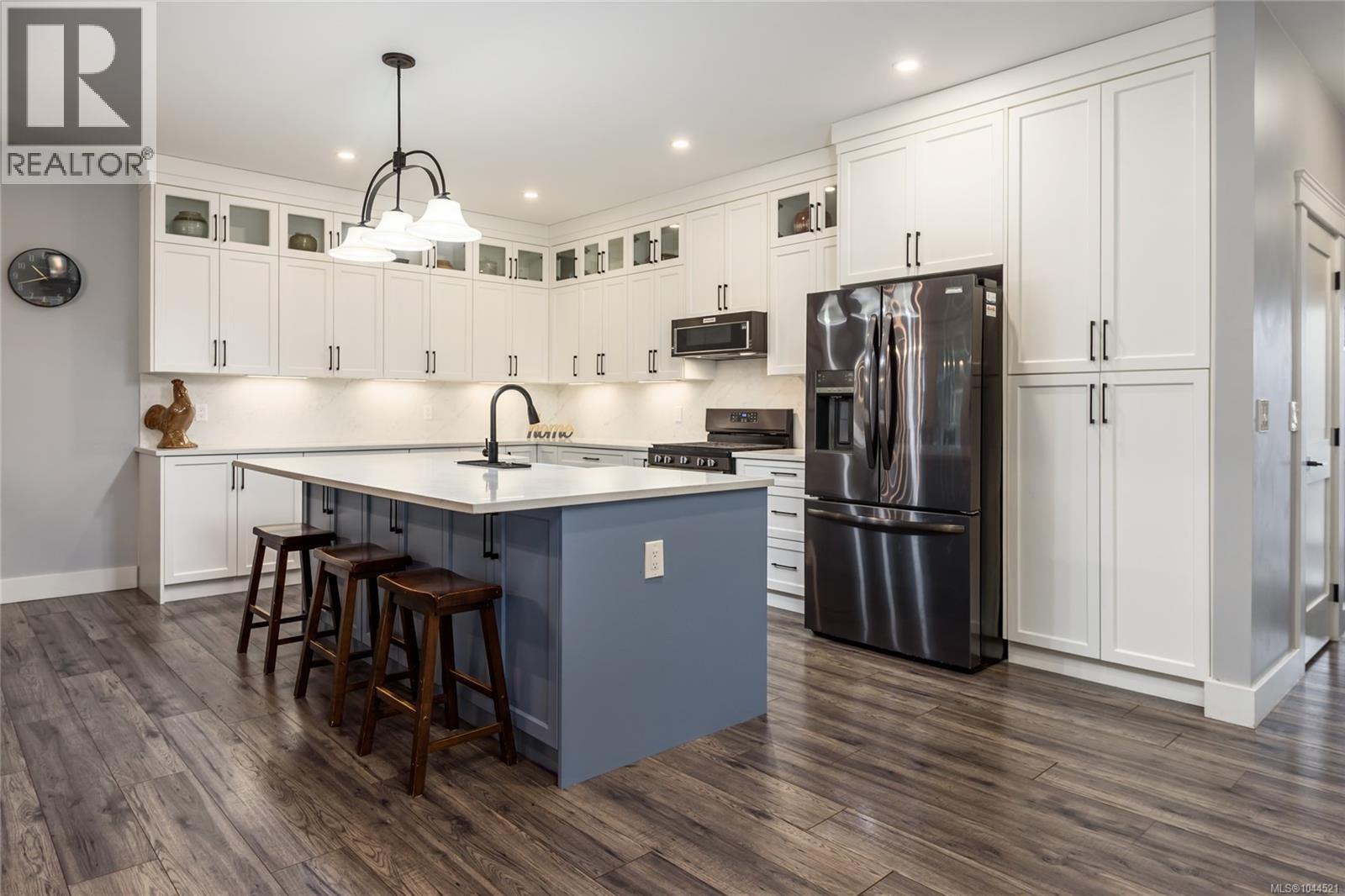 2129 Blue Jay Pl