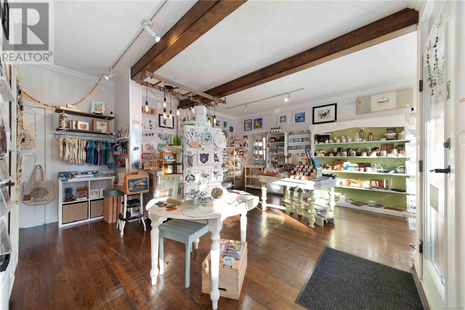 28 Roberts St