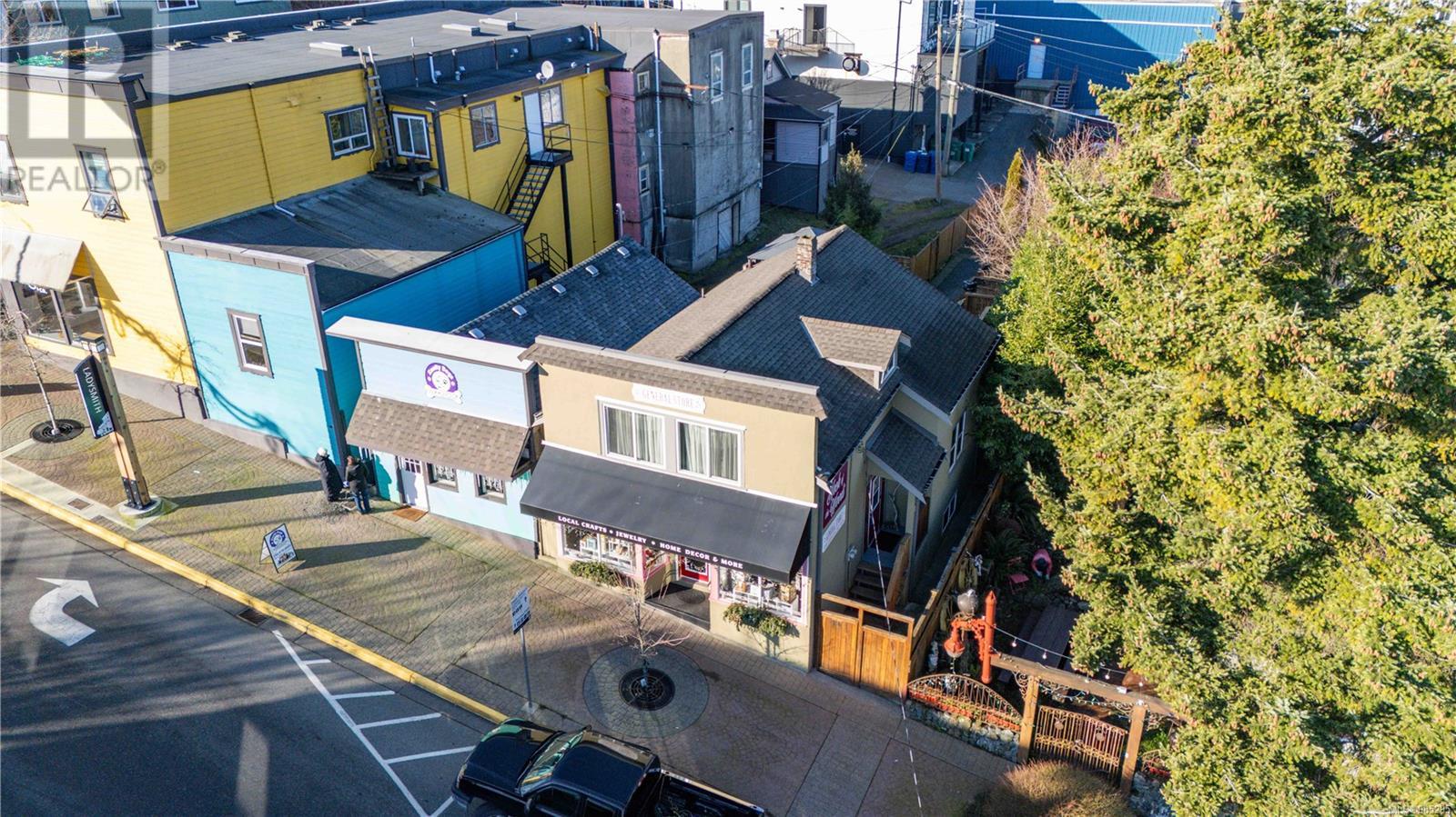 28 Roberts St