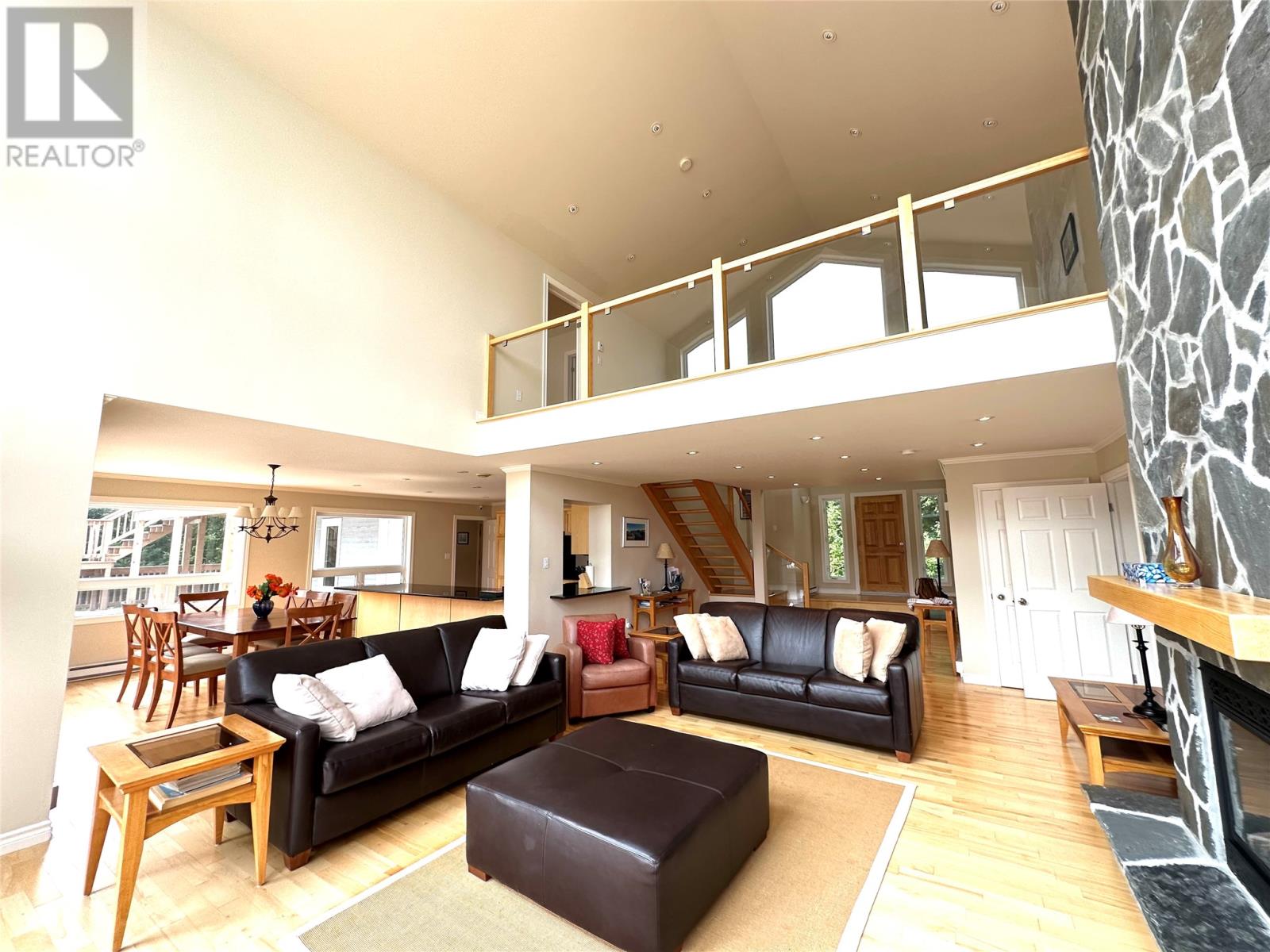 48 Lakeside Drive