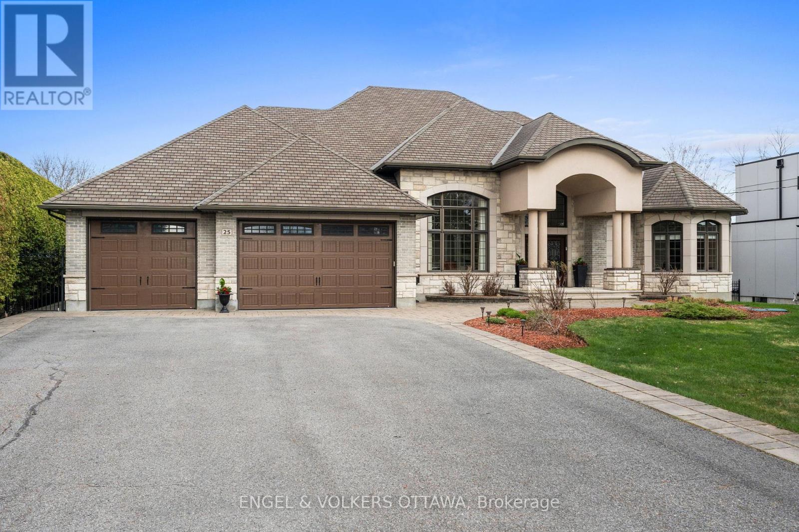 25 WINDING WAY