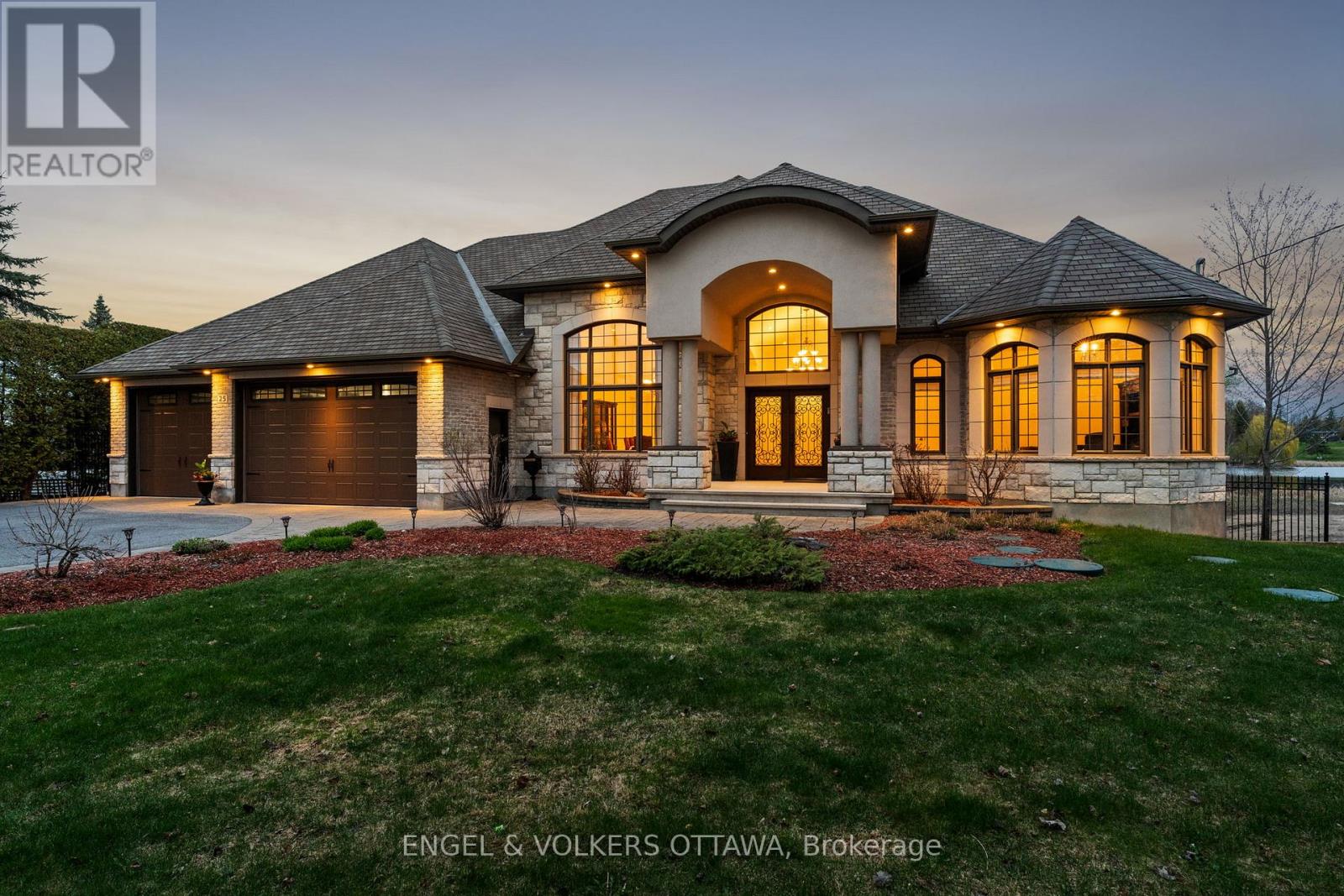 25 WINDING WAY