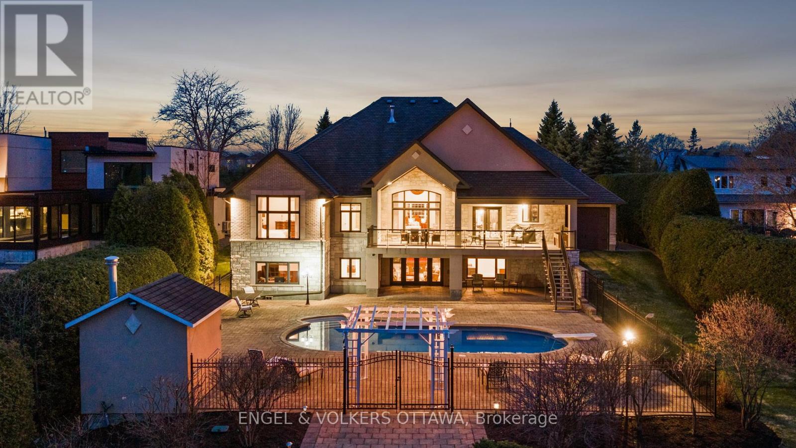 25 WINDING WAY