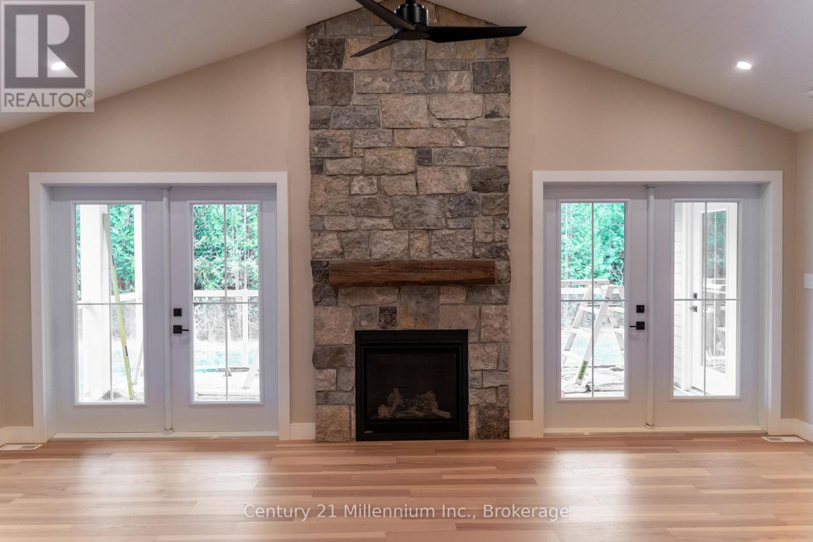 11 GRENVILLE STREET N