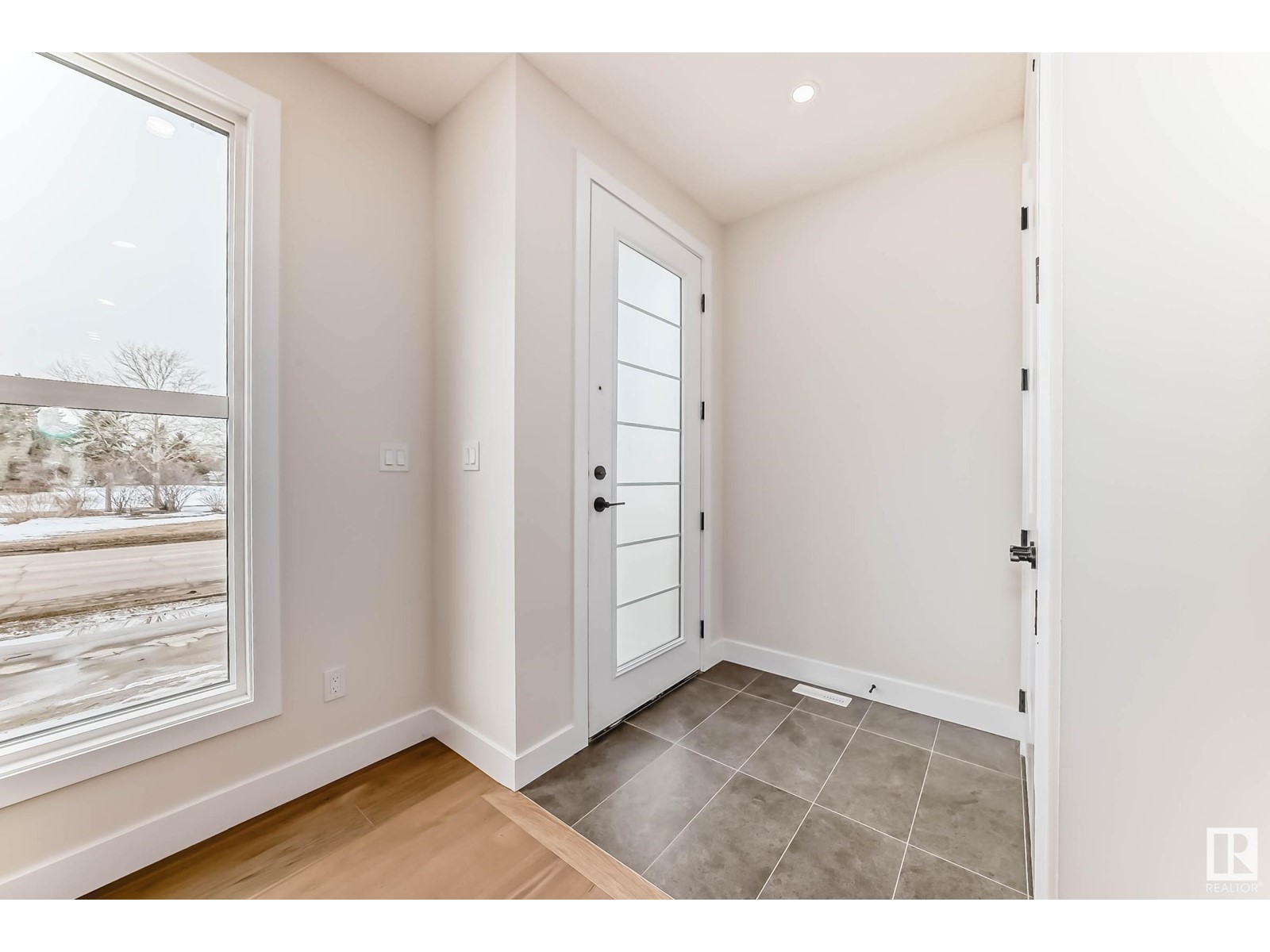 9633 85 ST NW