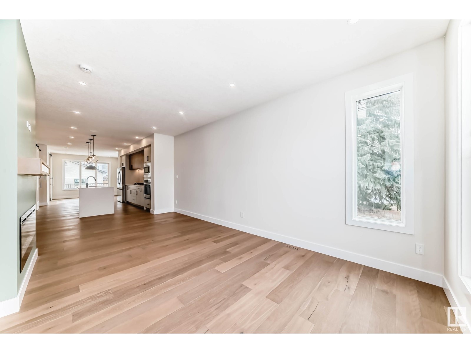 9633 85 ST NW