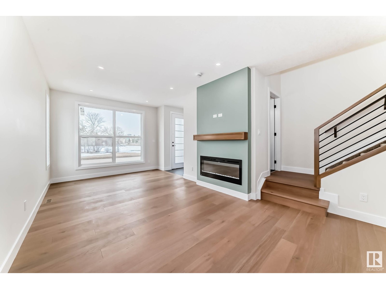 9633 85 ST NW