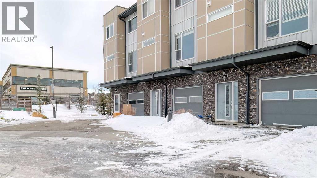 302, 70 Saddlestone Drive NE