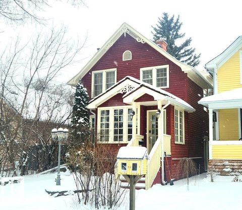 10838 126 ST NW Edmonton AB T5M0P1