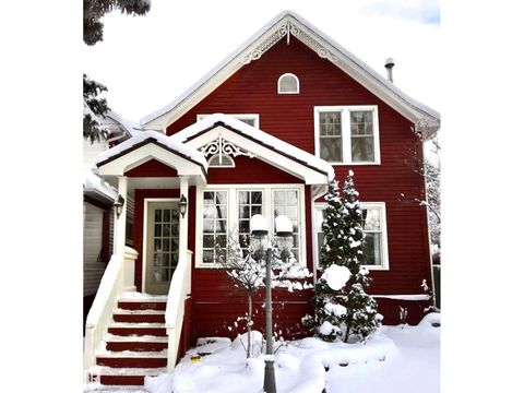 10838 126 ST NW Edmonton AB T5M0P1