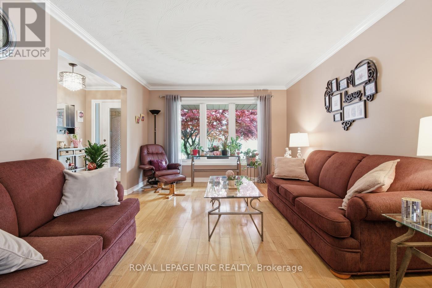 27 WOODRUSH AVENUE