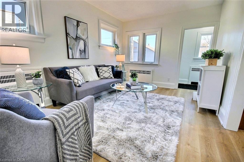 324 WELLINGTON Street N