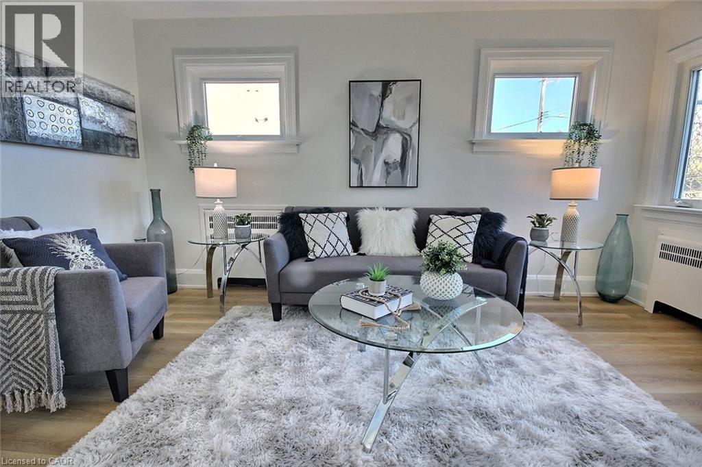 324 WELLINGTON Street N