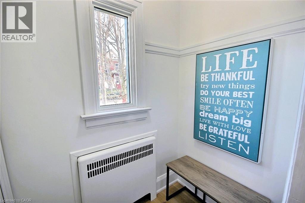 324 WELLINGTON Street N