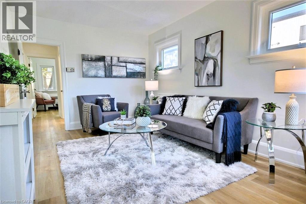 324 WELLINGTON Street N