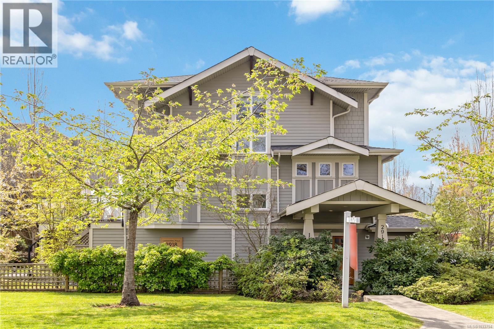 Photo 1 of 52 — 1 2918 Shelbourne St Unit 1, Victoria, BC V8R4M6