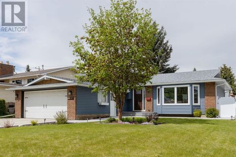 203 Brookmere Bay SW Calgary AB T2W2R8