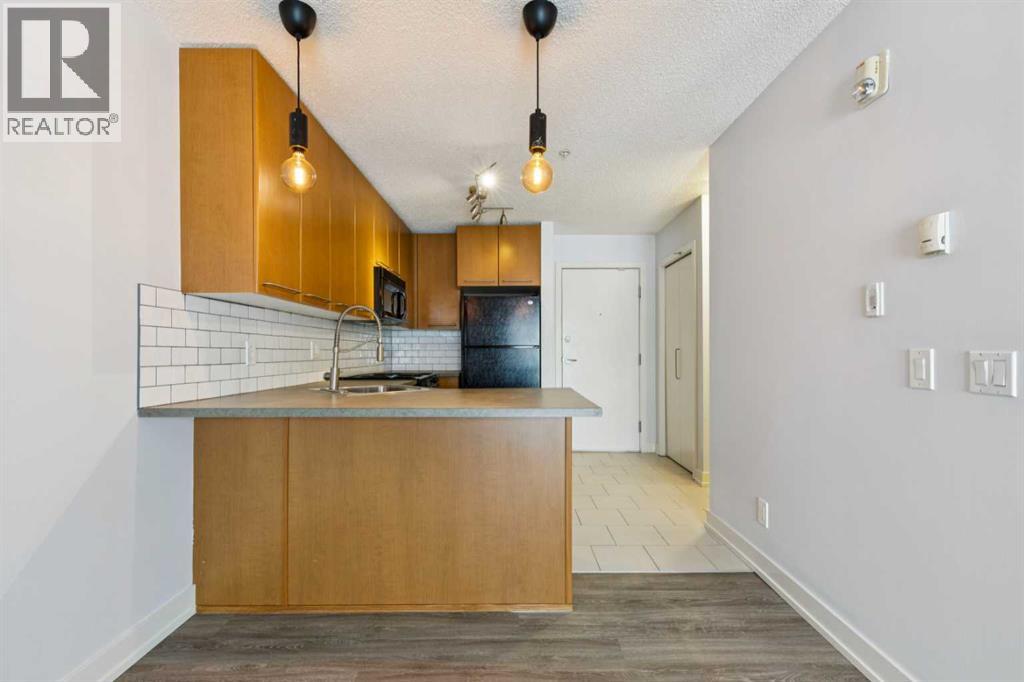 205, 35 Richard Court SW