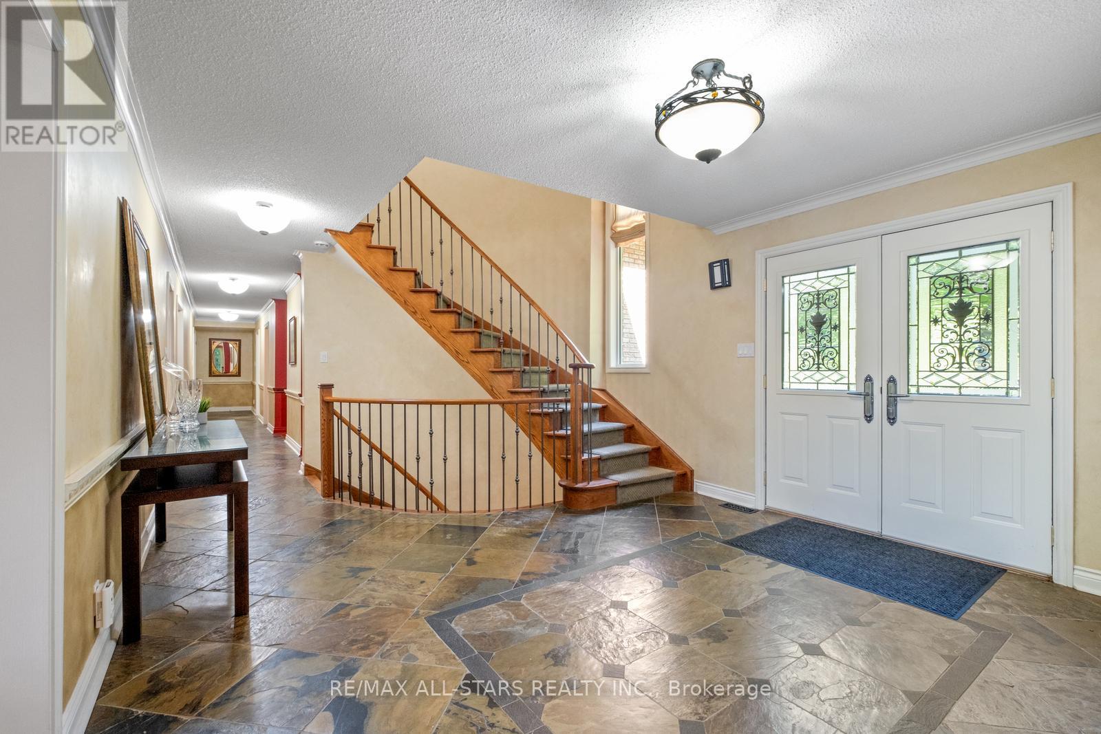 15 SKYRIDGE COURT